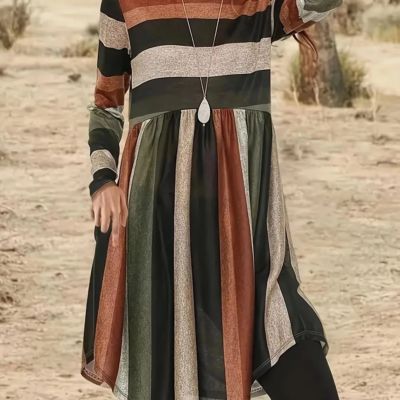 High-end fashion elegant striped bestseller round-neck dress in size 2525